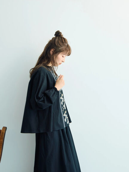 【WEB限定】花柄刺繍ブラウス（ブラック/モカ/キナリ）｜Samansa Mos2（サマンサ モスモス）通販