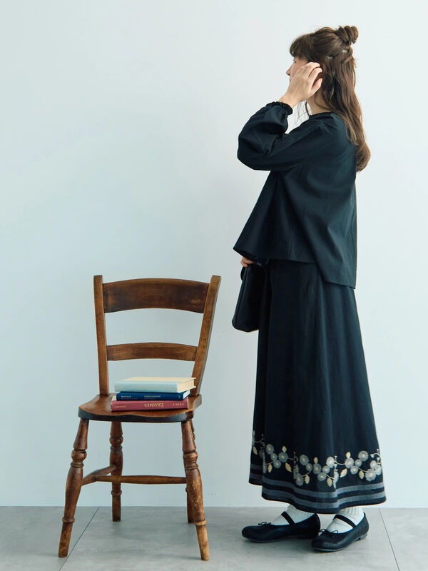 WEB限定】花柄刺繍ブラウス（ブラック/モカ/キナリ/トップス/シャツ