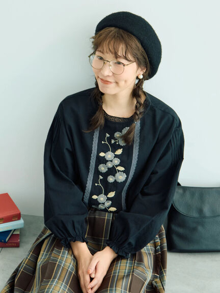 【WEB限定】花柄刺繍ブラウス（ブラック/モカ/キナリ）｜Samansa Mos2（サマンサ モスモス）通販