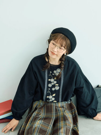 【WEB限定】花柄刺繍ブラウス（ブラック/モカ/キナリ）｜Samansa Mos2（サマンサ モスモス）通販