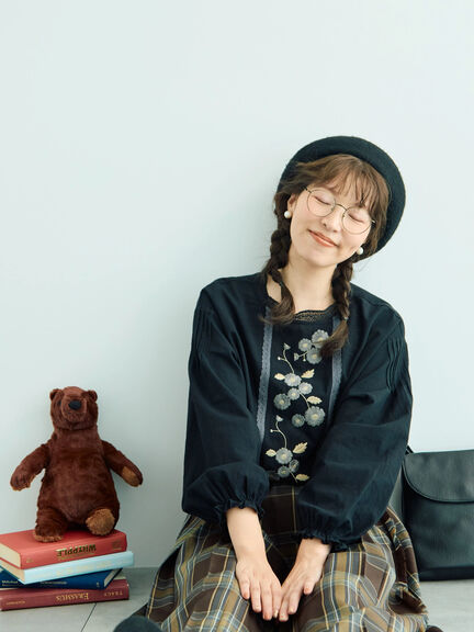 【WEB限定】花柄刺繍ブラウス（ブラック/モカ/キナリ）｜Samansa Mos2（サマンサ モスモス）通販