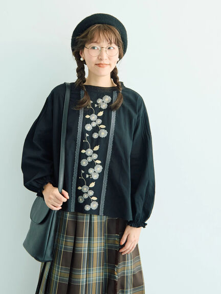 【WEB限定】花柄刺繍ブラウス（ブラック/モカ/キナリ）｜Samansa Mos2（サマンサ モスモス）通販