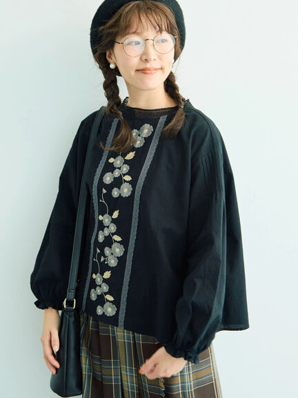 【WEB限定】花柄刺繍ブラウス（ブラック/モカ/キナリ）｜Samansa Mos2（サマンサ モスモス）通販