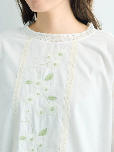 【WEB限定】花柄刺繍ブラウス（ブラック/モカ/キナリ）｜Samansa Mos2（サマンサ モスモス）通販