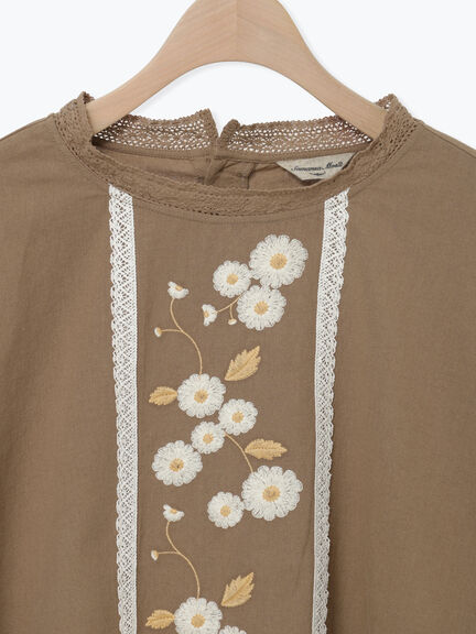 【WEB限定】花柄刺繍ブラウス（ブラック/モカ/キナリ）｜Samansa Mos2（サマンサ モスモス）通販