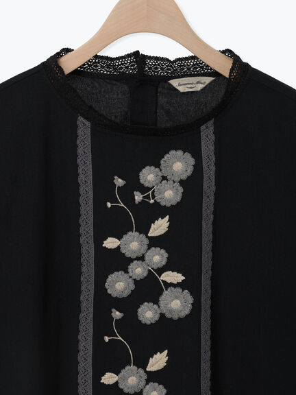 【WEB限定】花柄刺繍ブラウス（ブラック/モカ/キナリ）｜Samansa Mos2（サマンサ モスモス）通販