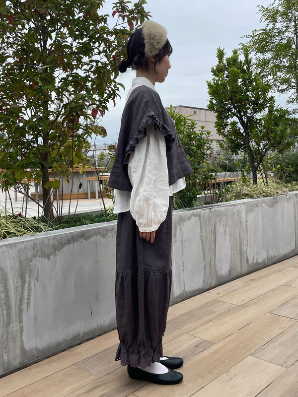 立川店/EC限定】リネンダブルフリル2WAYベスト（チャコールグレー