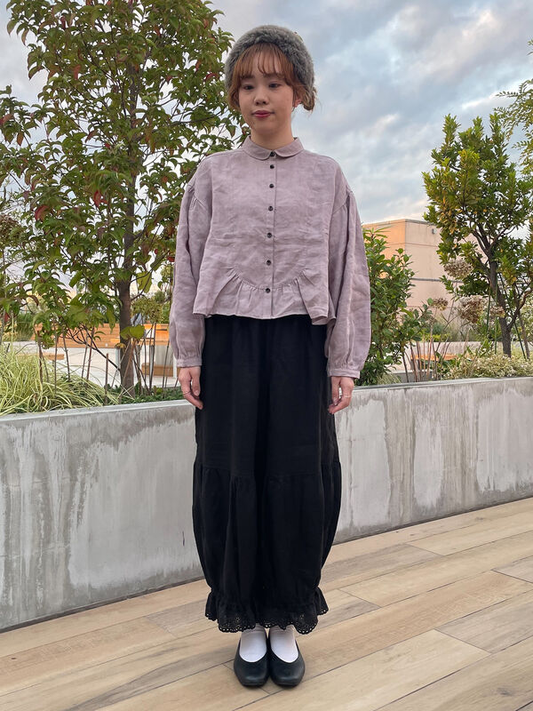 立川限定】リネンシームラインフリルブラウス（オフホワイト/ブラック