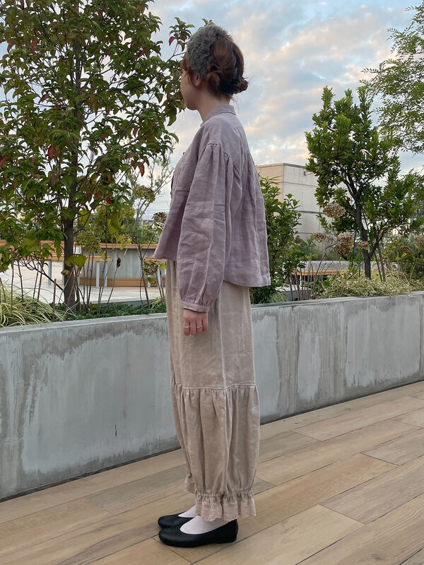 立川店/EC限定】リネンシームラインフリルブラウス（オフホワイト