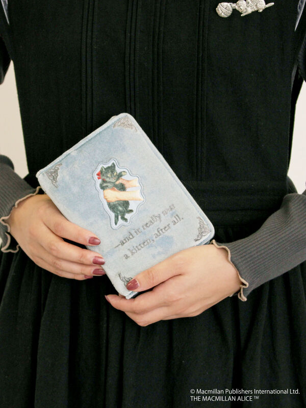 【Alice×Samansa Mos2】ブックモチーフポーチ（サックスブルー）｜Samansa Mos2（サマンサ モスモス）通販