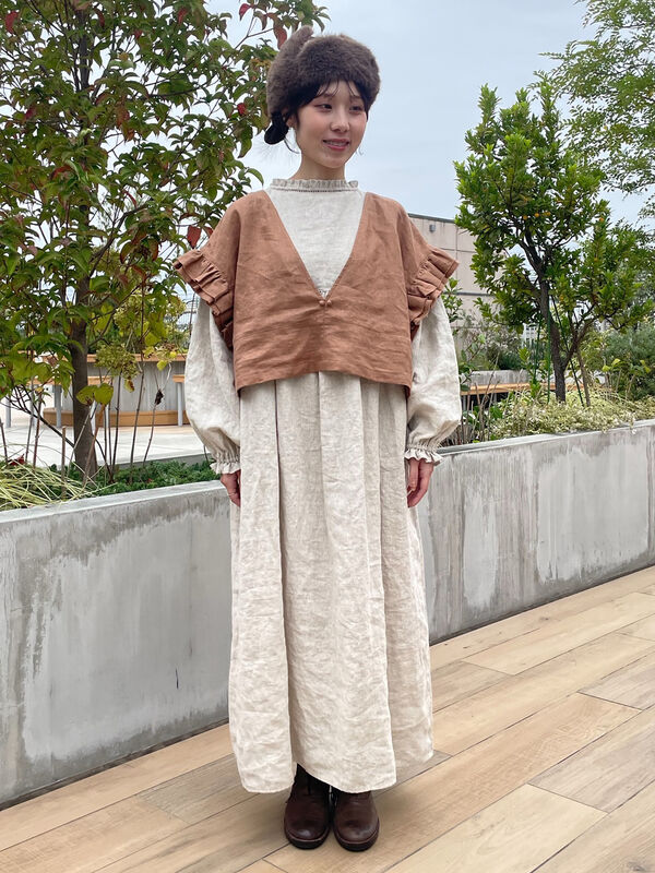 立川店/EC限定】リネンスタンドフリルワンピース（チャコールグレー