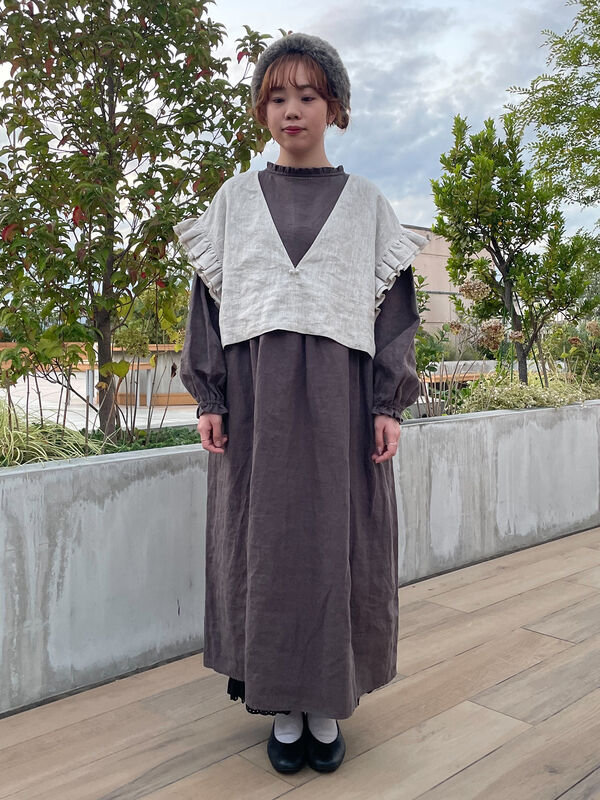 立川店/EC限定】リネンスタンドフリルワンピース（チャコールグレー