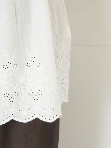 裾スカラップレースインナー（オフホワイト/ブラック）｜Samansa Mos2（サマンサ モスモス）通販