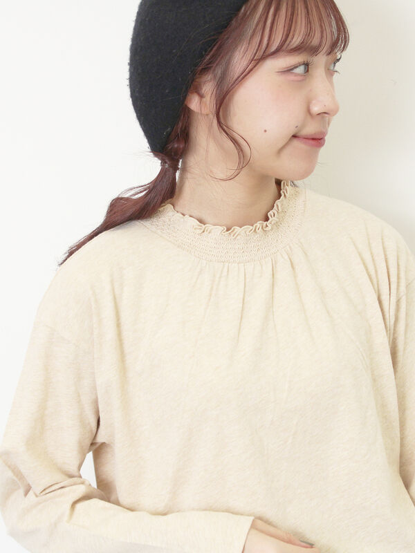 吸湿発熱】襟スモッキングカットソー（オフホワイト/ブラック/ベージュ