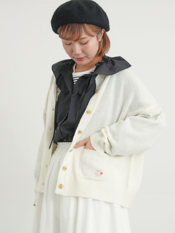 花刺繍入りカーディガン（チャコールグレー/ピンク/ベージュ/ミント