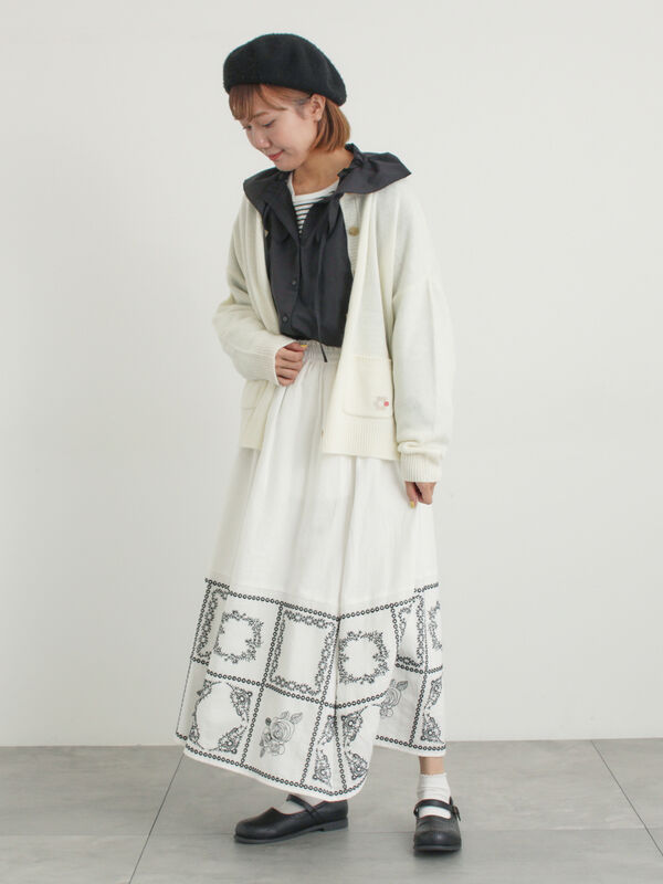 花刺繍入りカーディガン（チャコールグレー/ピンク/ベージュ/ミント