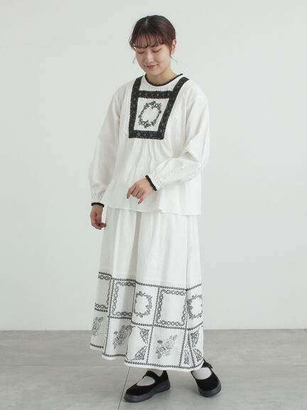 裾モチーフ刺繍ギャザースカート（オフホワイト/ブラック/ブルー）｜Samansa Mos2（サマンサ モスモス）通販