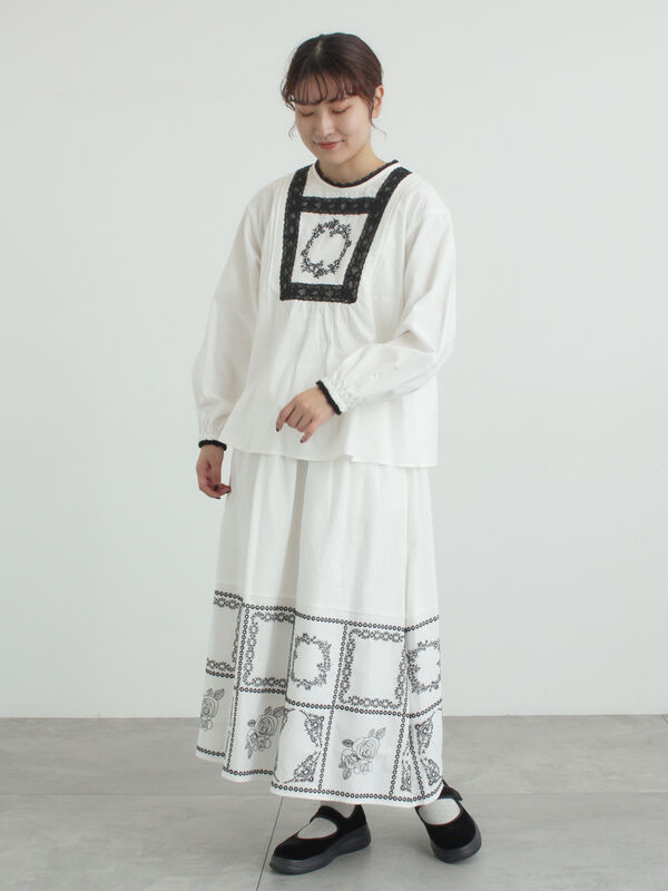 セール】 裾モチーフ刺繍ギャザースカート（オフホワイト/ブラック