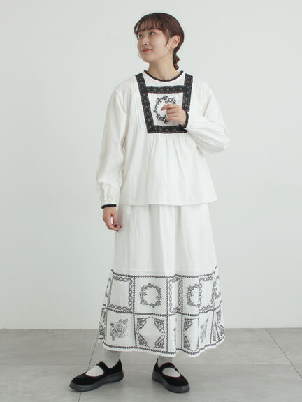 裾モチーフ刺繍ギャザースカート（オフホワイト/ブラック/ブルー）｜Samansa Mos2（サマンサ モスモス）通販