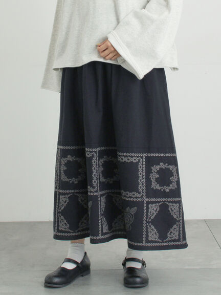 裾モチーフ刺繍ギャザースカート（オフホワイト/ブラック/ブルー）｜Samansa Mos2（サマンサ モスモス）通販