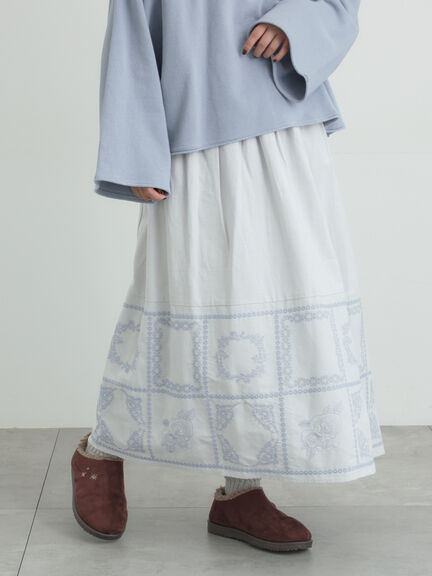 裾モチーフ刺繍ギャザースカート（オフホワイト/ブラック/ブルー）｜Samansa Mos2（サマンサ モスモス）通販