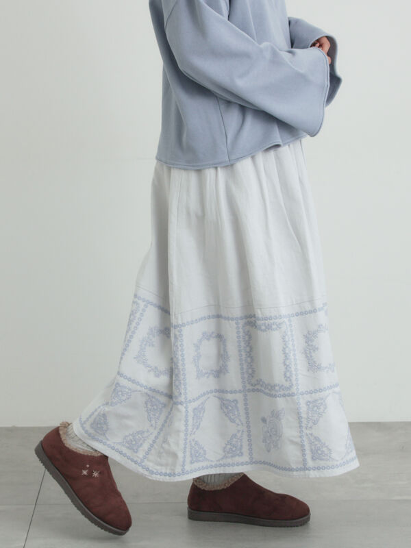 セール】 裾モチーフ刺繍ギャザースカート（オフホワイト/ブラック