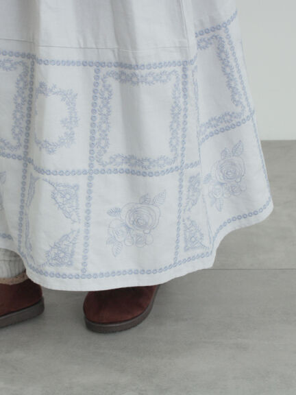 裾モチーフ刺繍ギャザースカート（オフホワイト/ブラック/ブルー）｜Samansa Mos2（サマンサ モスモス）通販