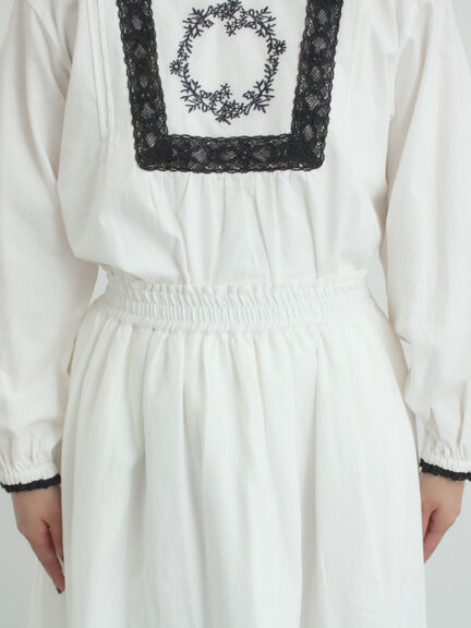 裾モチーフ刺繍ギャザースカート（オフホワイト/ブラック/ブルー）｜Samansa Mos2（サマンサ モスモス）通販