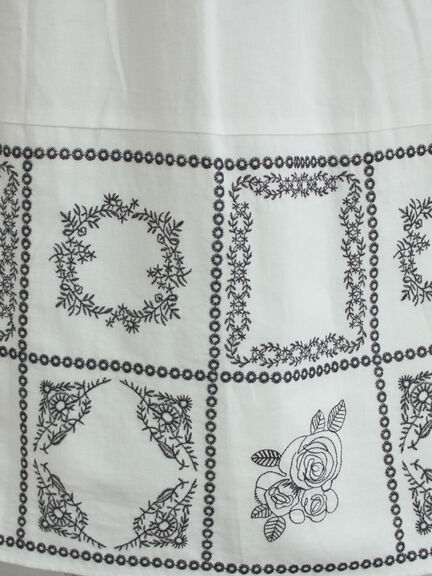 裾モチーフ刺繍ギャザースカート（オフホワイト/ブラック/ブルー）｜Samansa Mos2（サマンサ モスモス）通販