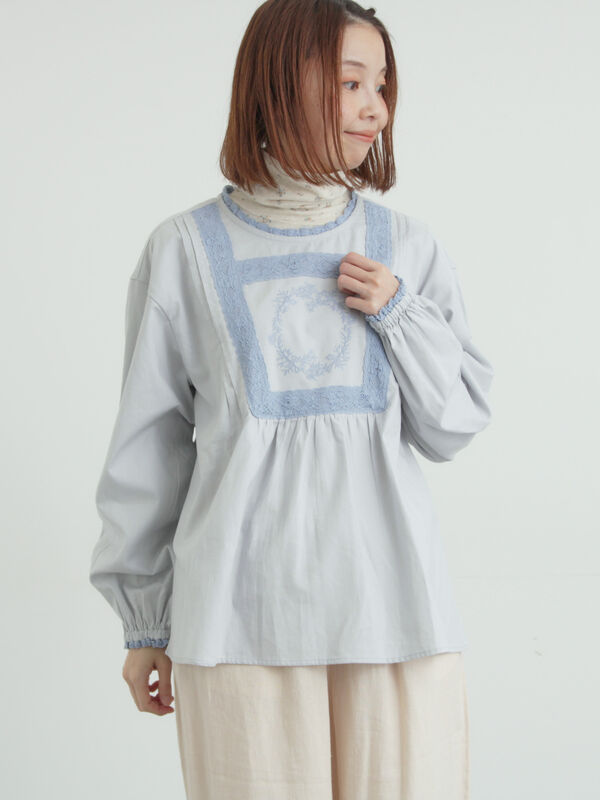 セール】 胸元モチーフ刺繍レースブラウス（オフホワイト/ブラック