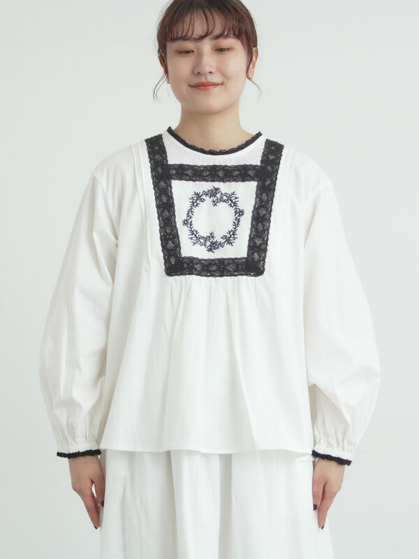 セール】 胸元モチーフ刺繍レースブラウス（オフホワイト/ブラック