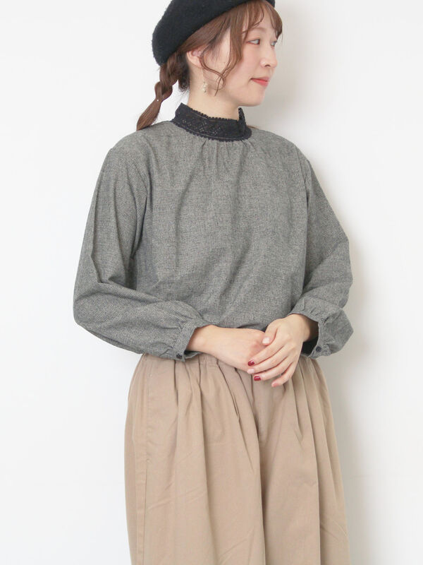 セール】 【保温加工】襟レースブラウス（オフホワイト