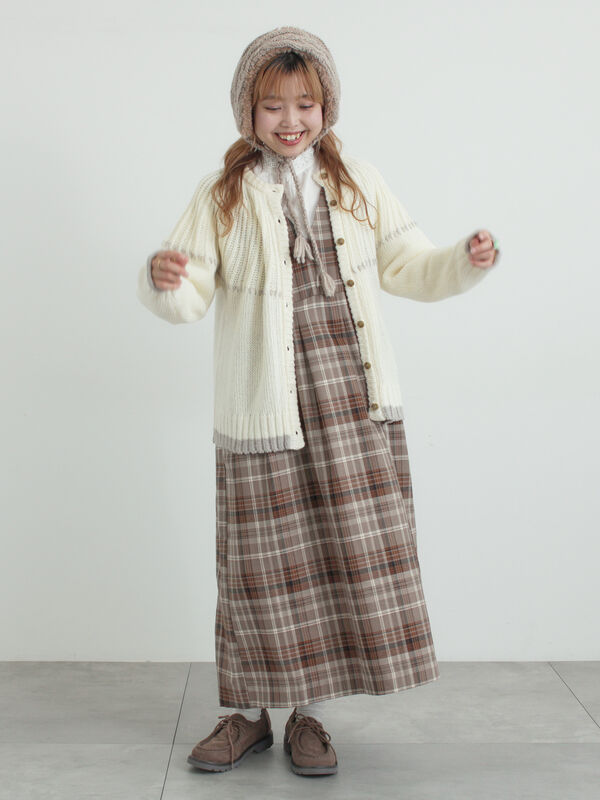 ラウンド切替ステッチ前後2WAYニット（オフホワイト/チャコールグレー