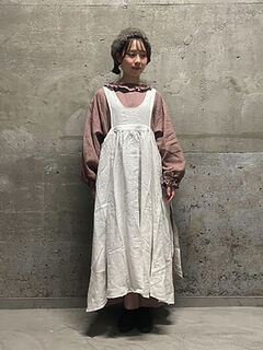 立川店/EC限定】リネンエプロンワンピース（オフホワイト