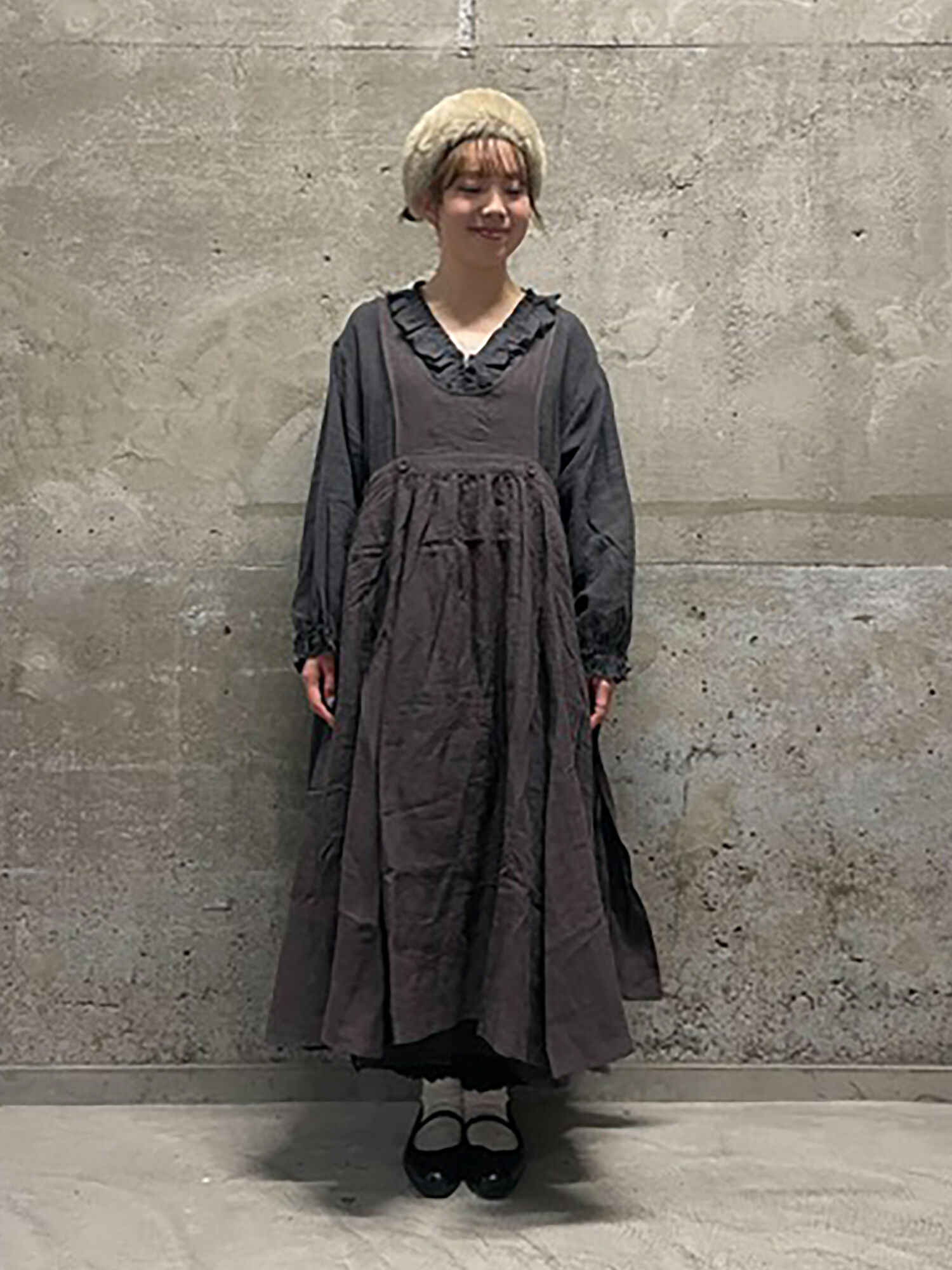 立川店/EC限定】リネンエプロンワンピース（オフホワイト