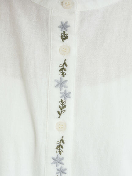 前立て刺繍フリルブラウス（オフホワイト/ベージュ/キナリ）｜Samansa Mos2（サマンサ モスモス）通販