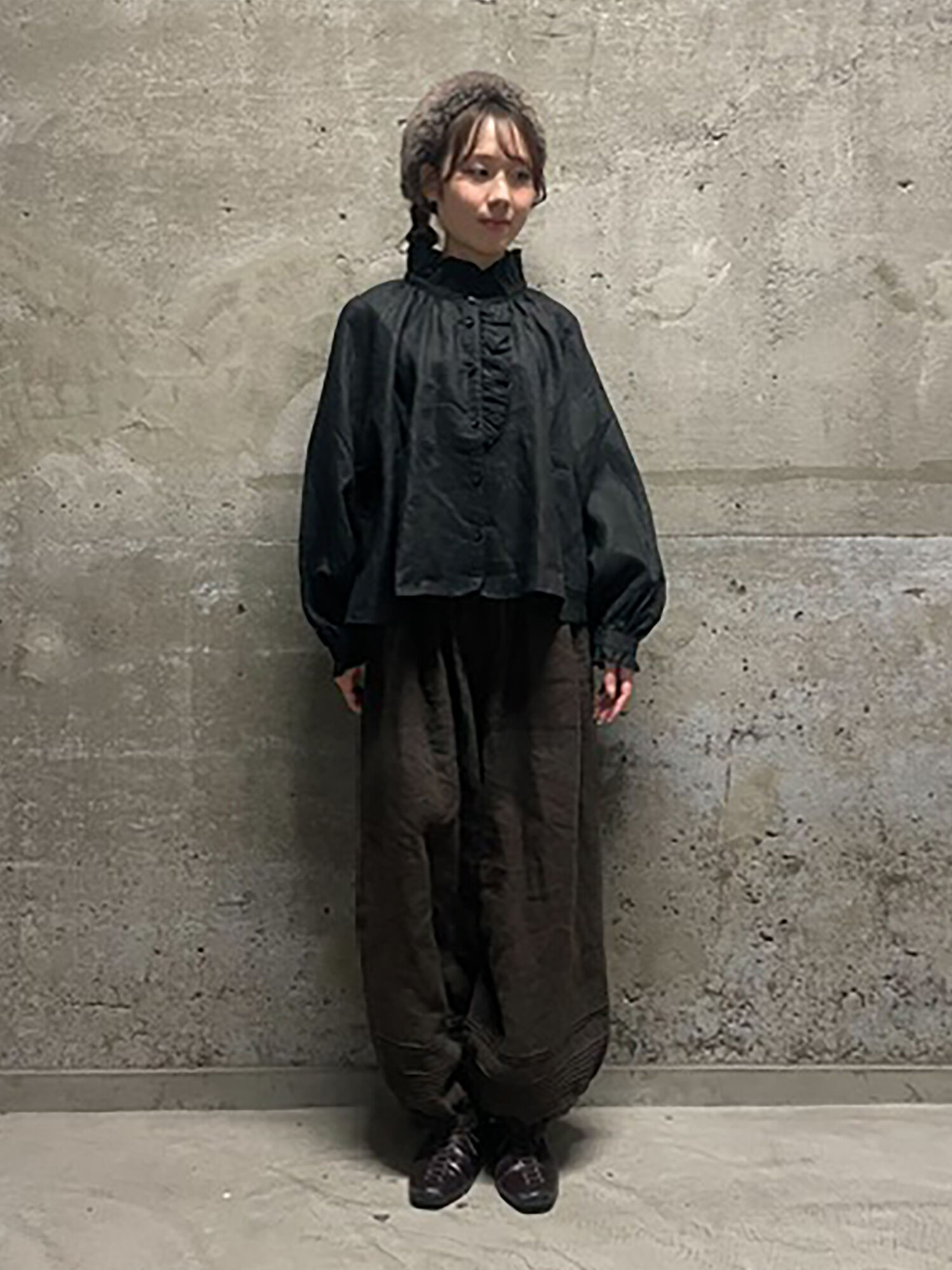 立川店/EC限定】リネンエフォートレスブラウス（オフホワイト/ブラック
