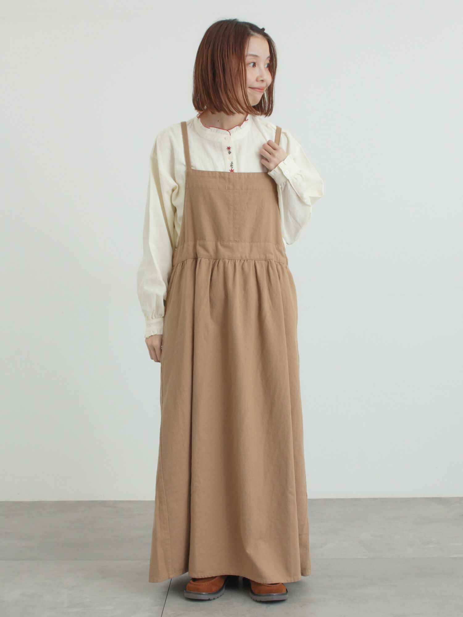 エプロンジャンパースカート（チャコールグレー/ベージュ/キャメル