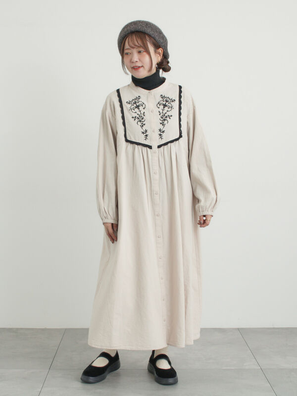 S/Mサイズ】切替配色刺繍ワンピース（ブラック/ベージュ/モカ