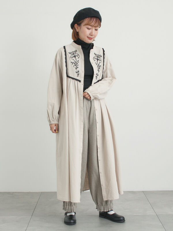 S/Mサイズ】切替配色刺繍ワンピース（ブラック/ベージュ/モカ