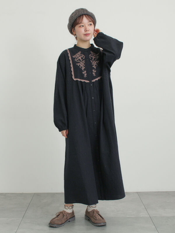 S/Mサイズ】切替配色刺繍ワンピース（ブラック/ベージュ/モカ