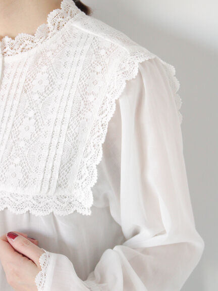 裾フリルティアードレースブラウス（オフホワイト/ブラック/キナリ）｜Samansa Mos2（サマンサ モスモス）通販