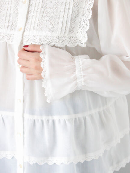 裾フリルティアードレースブラウス（オフホワイト/ブラック/キナリ）｜Samansa Mos2（サマンサ モスモス）通販