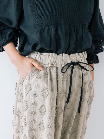 【kazumi×Samansa Mos2】3D刺繍パンツ（オフホワイト/ブラック/ベージュ/ネイビー）｜Samansa Mos2（サマンサ モスモス）通販