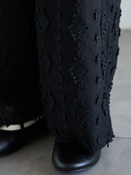 【kazumi×Samansa Mos2】3D刺繍パンツ（オフホワイト/ブラック/ベージュ/ネイビー）｜Samansa Mos2（サマンサ モスモス）通販