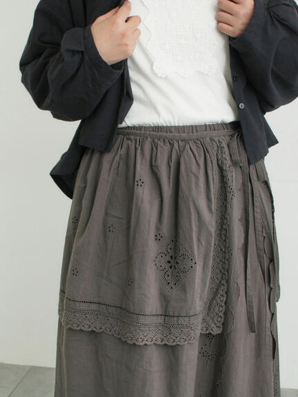 【kazumi×Samansa Mos2】エプロンスカート（オフホワイト/チャコールグレー/キナリ）｜Samansa Mos2（サマンサ モスモス）通販