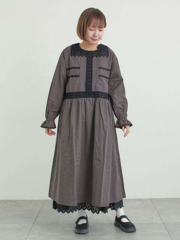 レースピンタックワンピース（チャコールグレー/ベージュ/キナリ