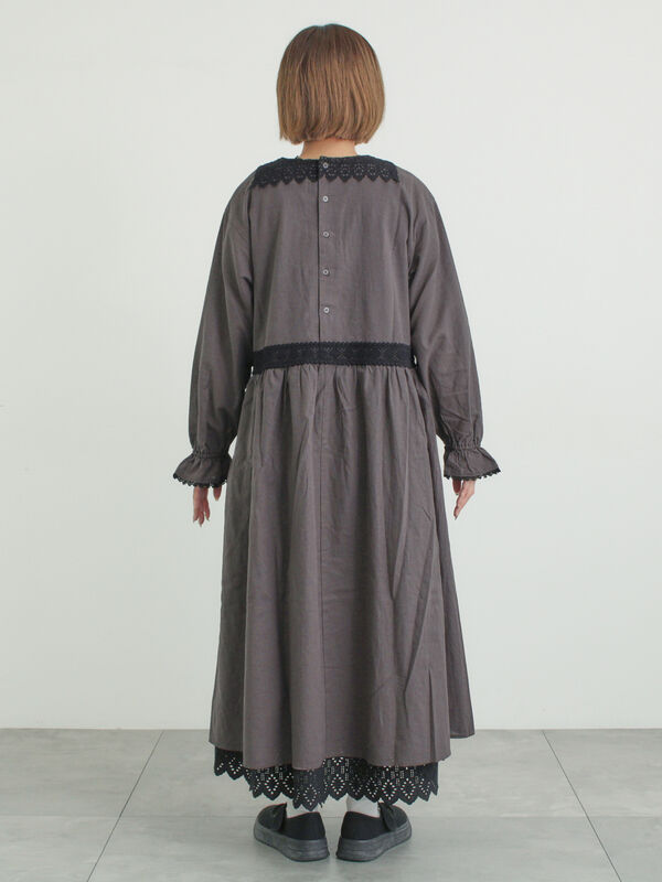 レースピンタックワンピース（チャコールグレー/ベージュ/キナリ