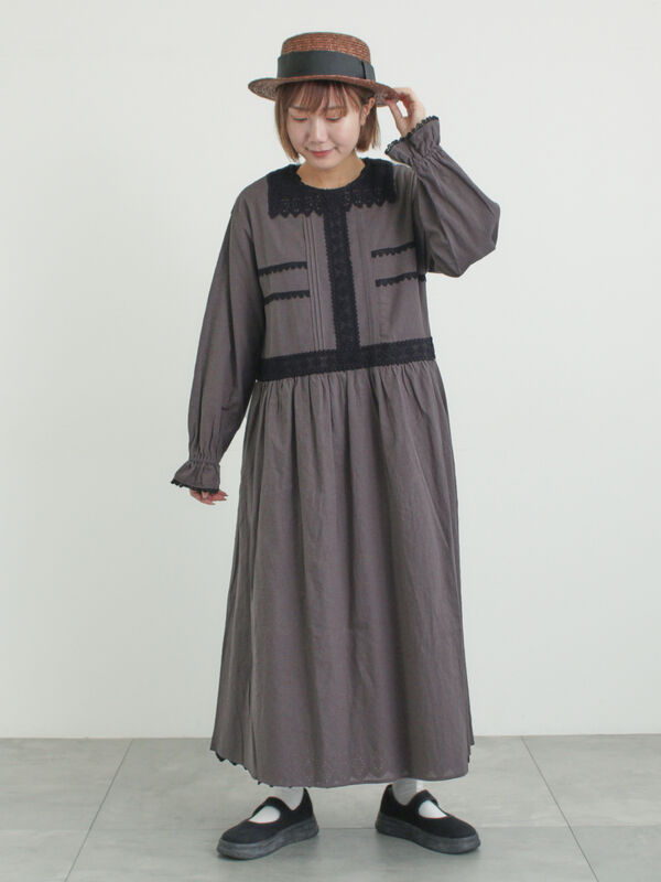 レースピンタックワンピース（チャコールグレー/ベージュ/キナリ