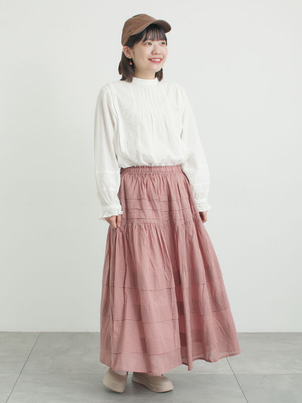 シアータックギャザースカート（オフホワイト/チャコールグレー/レッド